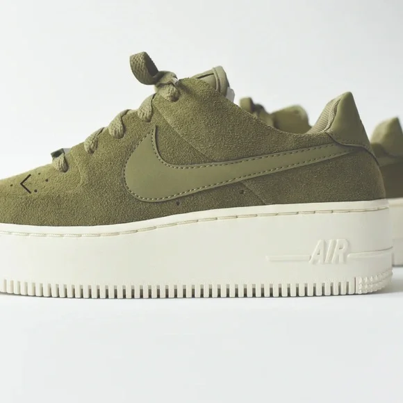 Nike Air Force 1 Suede Low Sneakers - Picture 1 of 2